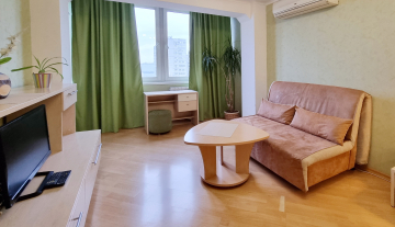 Затишна квартира на Лівому березі, на вул. Євгена Сверстюка, 8